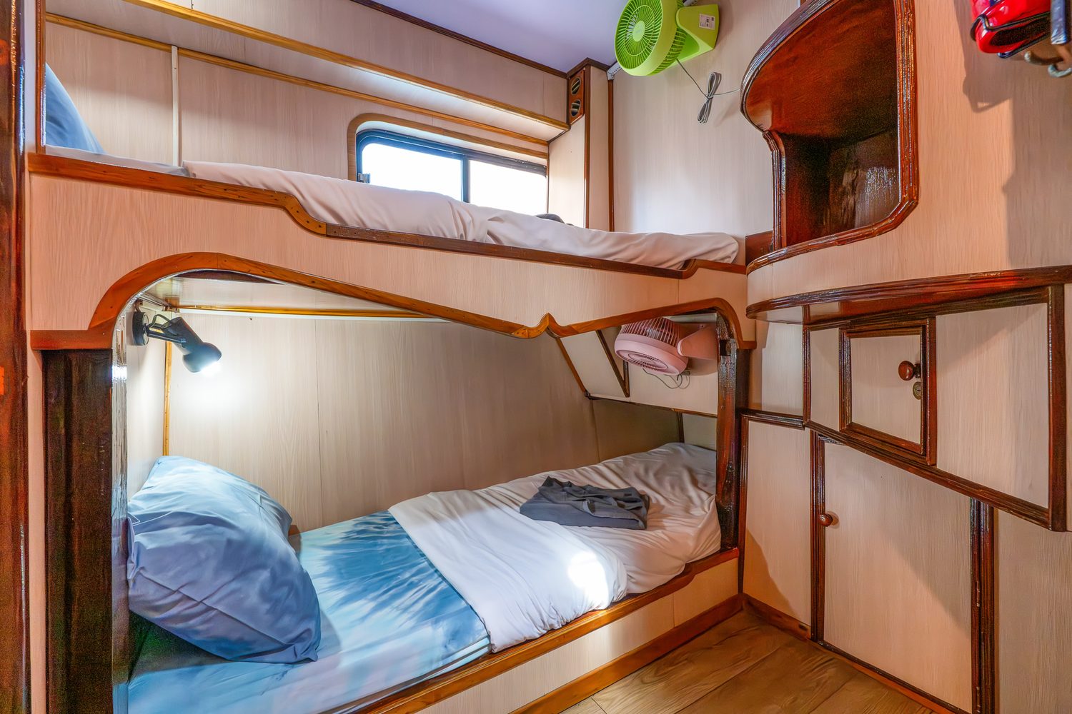 Каюта Twin с двухъярусной кроватью, Manta Queen 6